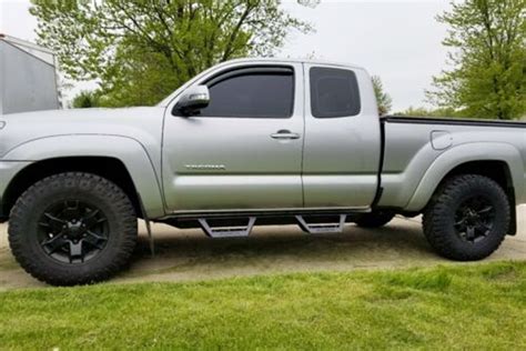 When the work is dirty or you have frequent passengers shorter in stature, keeping it clean and making it easy to get in and out of your vehicle can be solved with the addition of Toy. . Toyota tacoma side steps